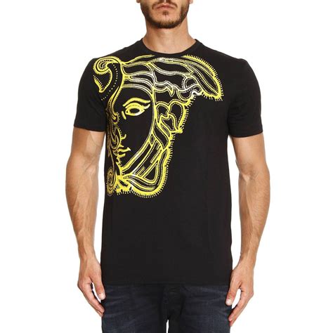 Versace Men’s T Shirt With Original Packing.